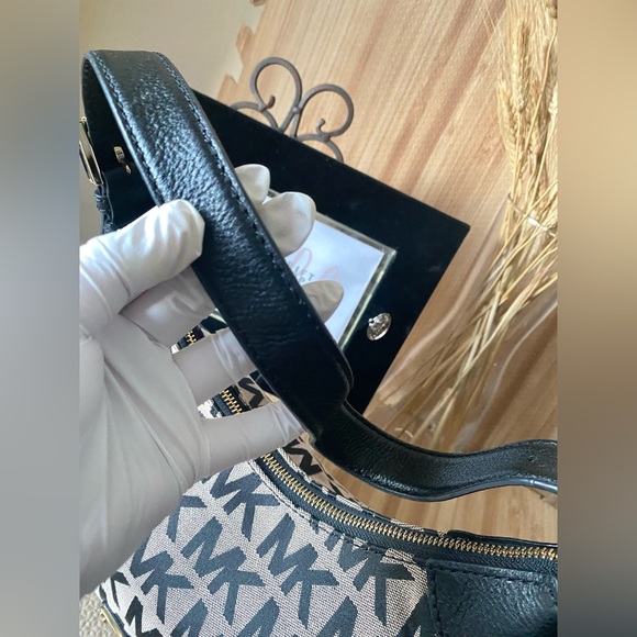 SOLD OUT - Picture 4 of 8